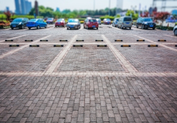 BGH: Kein „recht vor links“ auf öffentlichem Parkplatz
